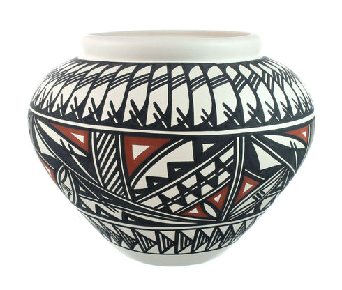 Native American Hand Crafted Acoma Pottery By Artist Lindsey B. Concho NN20023