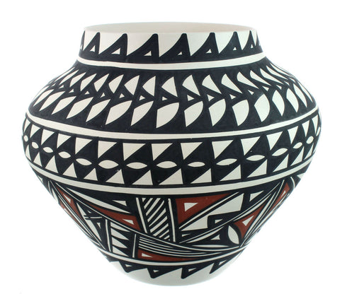 Native American Hand Crafted Acoma Pottery By Artist Lindsey B. Concho NN20024