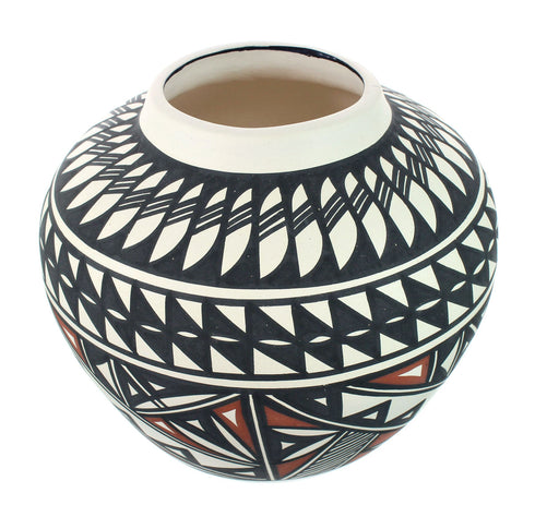 Native American Hand Crafted Acoma Pottery By Artist Lindsey B. Concho NN20034